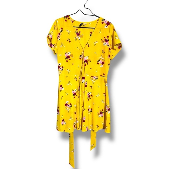 Divided By H&M Sunny Bright Yellow Floral Wrap Short Sleeve Mini Dress - Picture 13 of 16